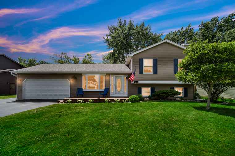 Photo of 315 Brookwood Trl McHenry, IL 60050