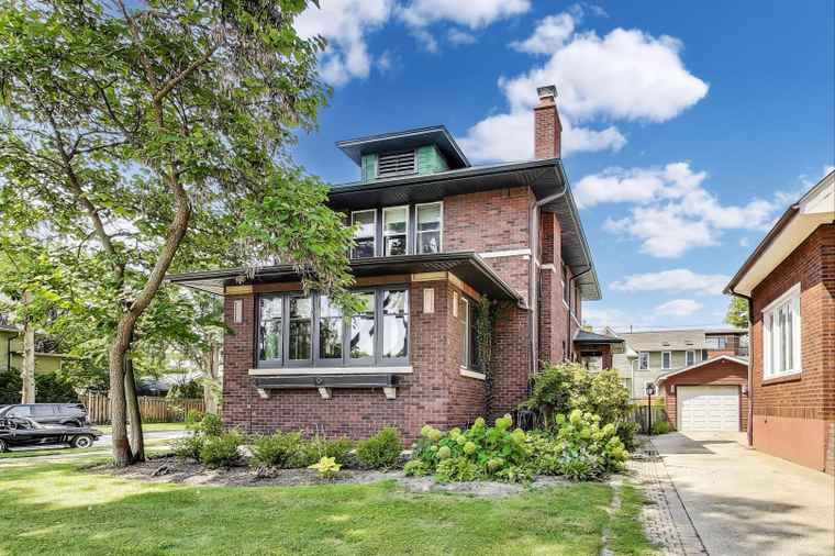 Photo of 801 N Marion St Oak Park, IL 60302