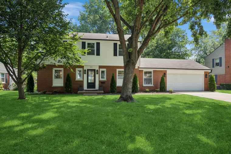 Photo of 201 S Stratford Rd Arlington Heights, IL 60004