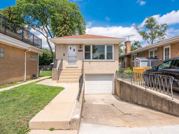 Photo of 2304 Oakton St Park Ridge, IL 60068