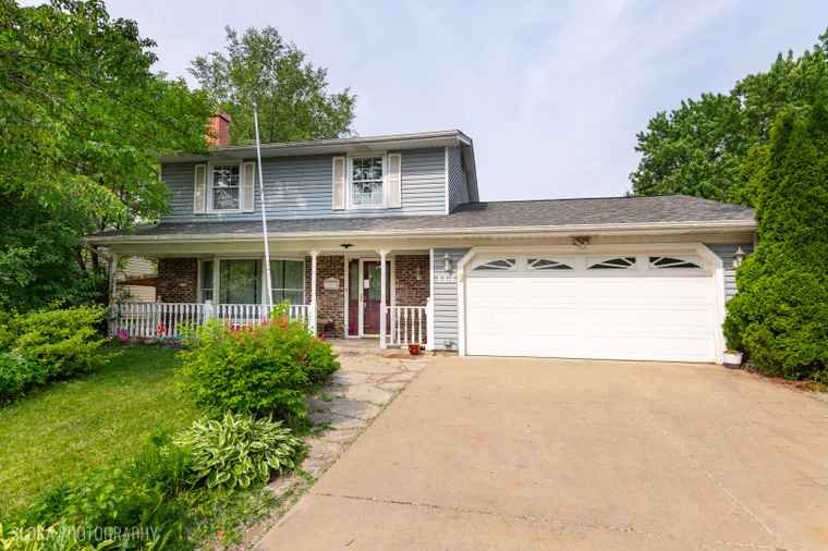 Photo of 114 Jill Ln Streamwood, IL 60107