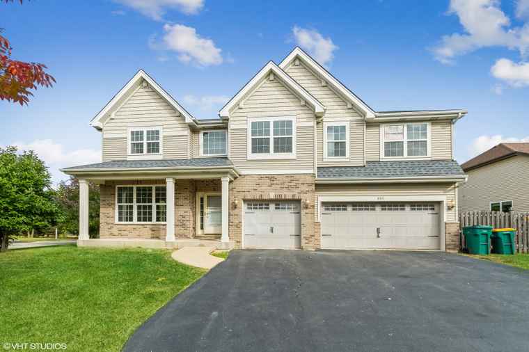 Photo of 805 W Mystic Ln Romeoville, IL 60446
