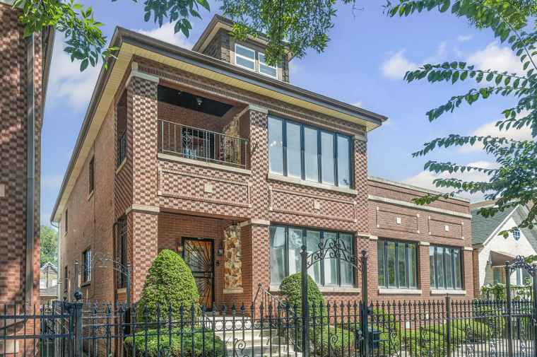 Photo of 3011 S Emerald Ave Chicago, IL 60616