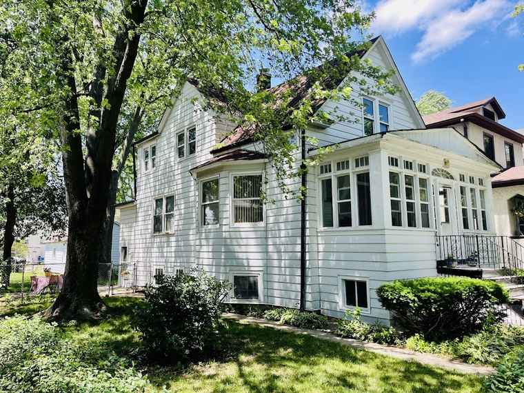 Photo of 1320 Oak Park Ave Berwyn, IL 60402