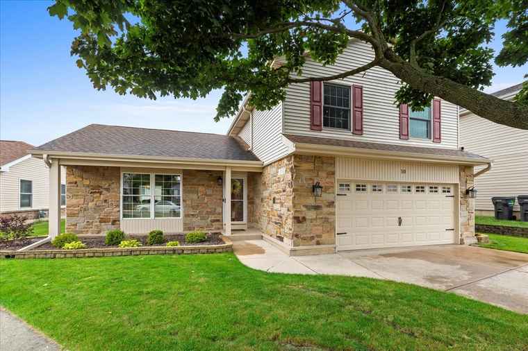 Photo of 10 Warwick Ct Streamwood, IL 60107