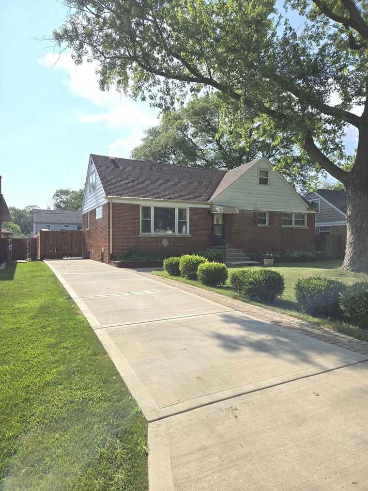 Photo of 452 S Walnut St Bensenville, IL 60106