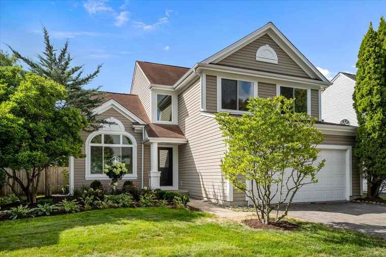 Photo of 872 Tylerton Cir Grayslake, IL 60030