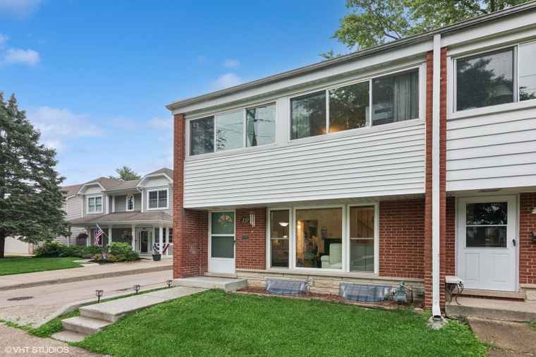 Photo of 237 S Edgewood Ave Lombard, IL 60148