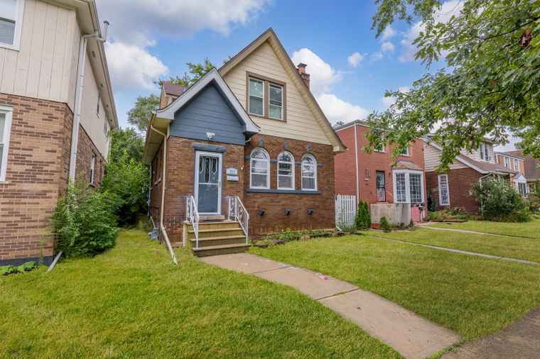 Photo of 923 Manchester Ave Westchester, IL 60154