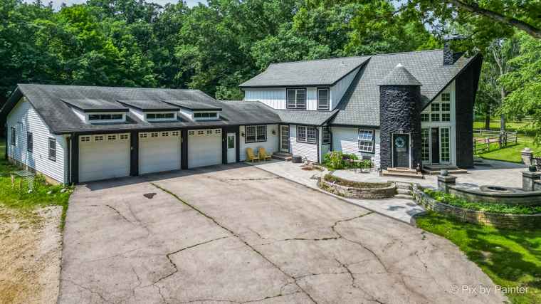 Photo of 43W135 Mcdonald Rd Elgin, IL 60124