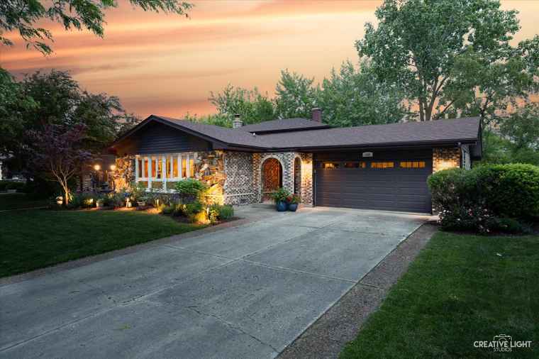 Photo of 164 Scully Dr Schaumburg, IL 60193