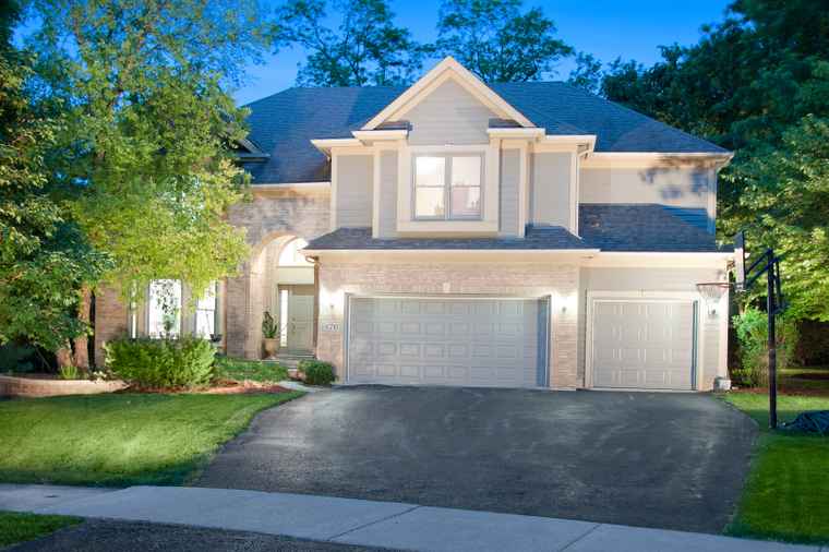 Photo of 876 Hampstead Ct Barrington, IL 60010