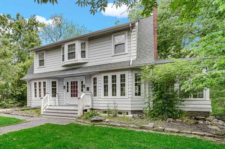 Photo of 2114 Cedar Rd Homewood, IL 60430