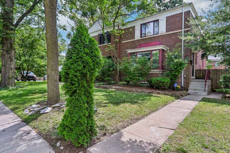 Photo of 414 Edgewood Pl River Forest, IL 60305