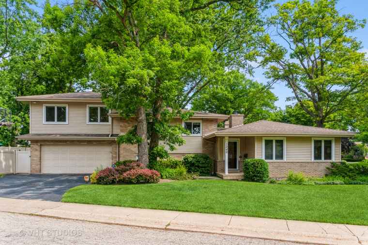 Photo of 1246 Kenton Rd Deerfield, IL 60015