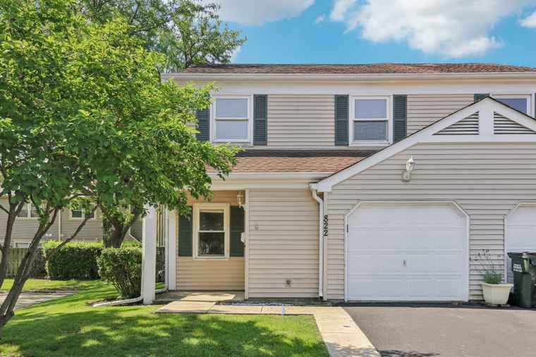 Photo of 822 Texas Ct Carol Stream, IL 60188