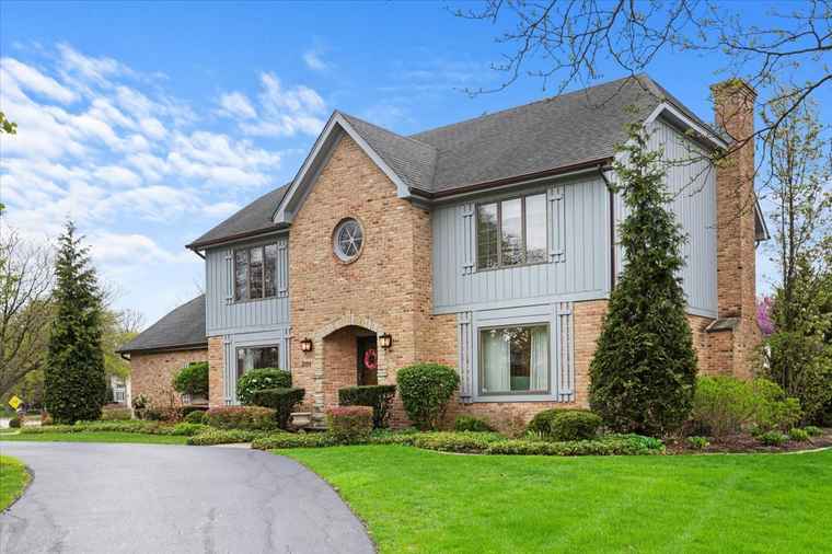 Photo of 301 Hambletonian Dr Oak Brook, IL 60523