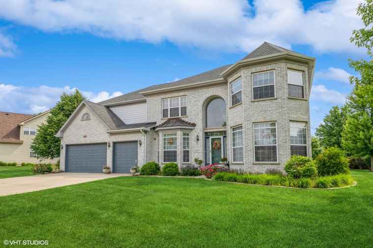 Photo of 5436 Swan Cir Hoffman Estates, IL 60192