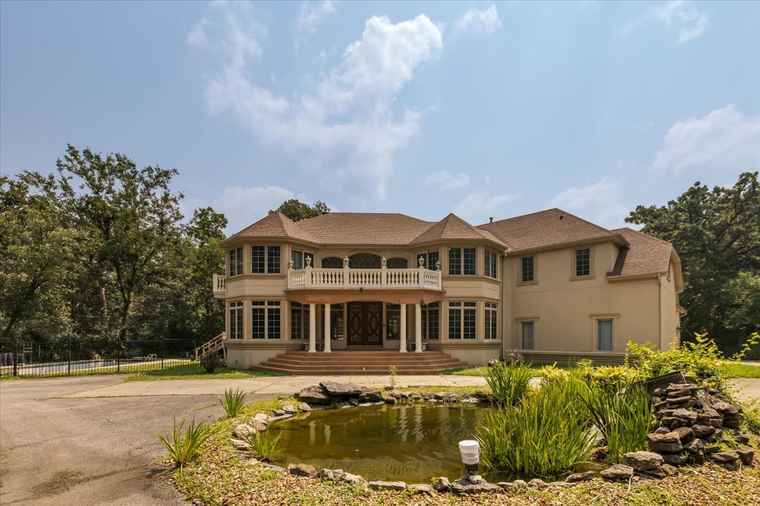 Photo of 872 Rosedale Ter Crete, IL 60417