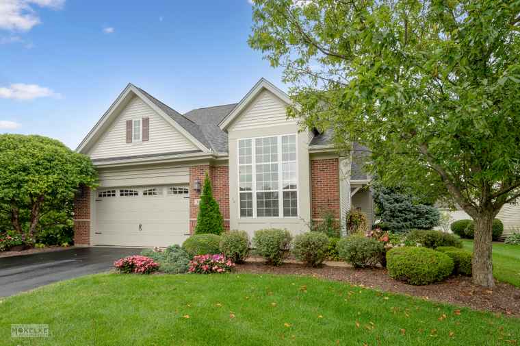 Photo of 796 Colchester Dr Oswego, IL 60543
