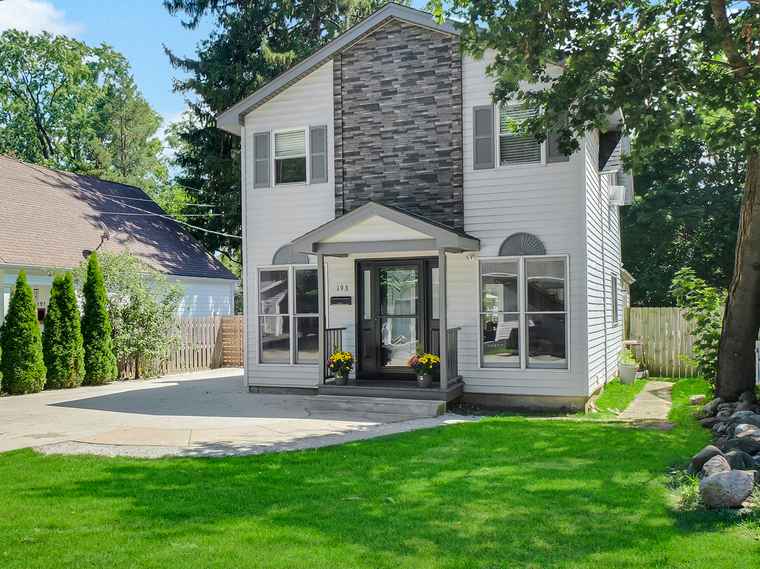 Photo of 193 Lake Ct Crystal Lake, IL 60014