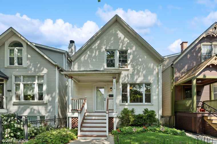 Photo of 3809 N Hermitage Ave Chicago, IL 60613