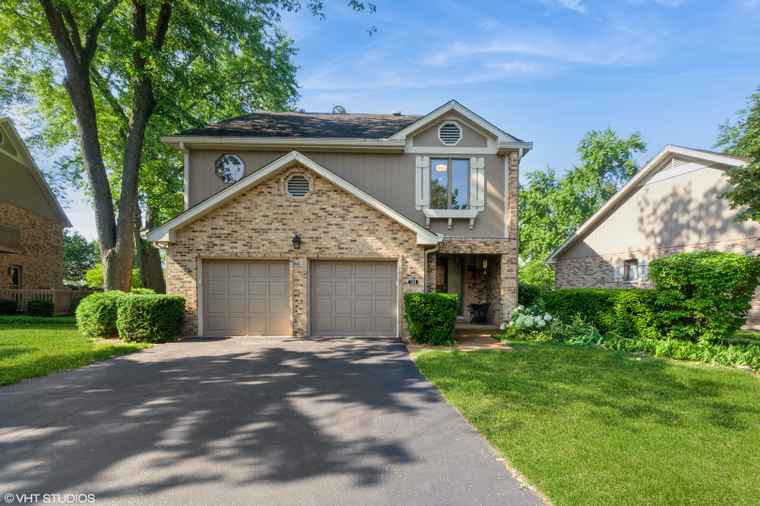 Photo of 134 Country Club Dr Bloomingdale, IL 60108
