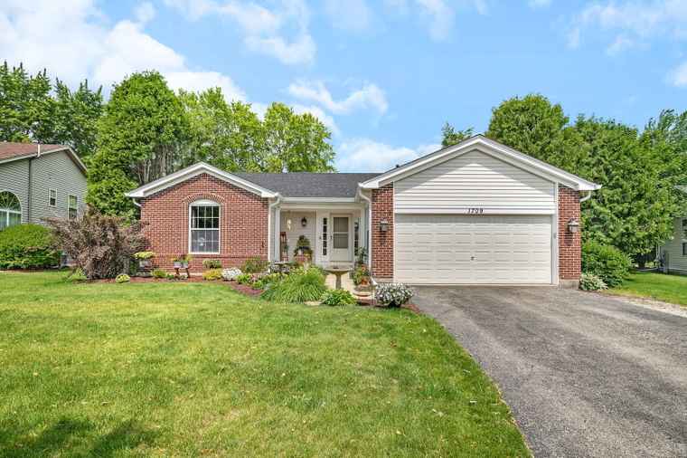 Photo of 1709 Waterman Dr Plainfield, IL 60586