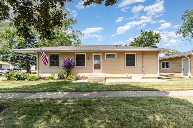 Photo of 741 Gates St West Chicago, IL 60185