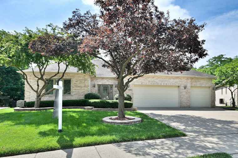 Photo of 121 Rose Dr Bloomingdale, IL 60108