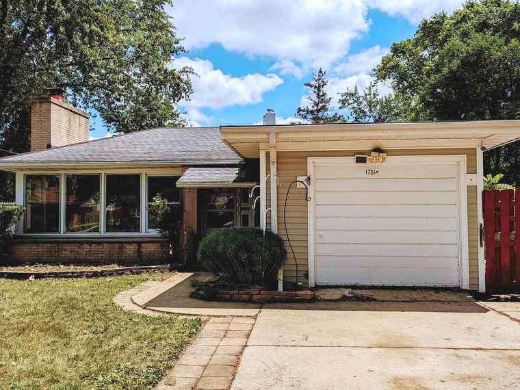 Photo of 1721 Maple St Des Plaines, IL 60018