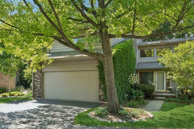 Photo of 20 Brook Ln Palos Park, IL 60464