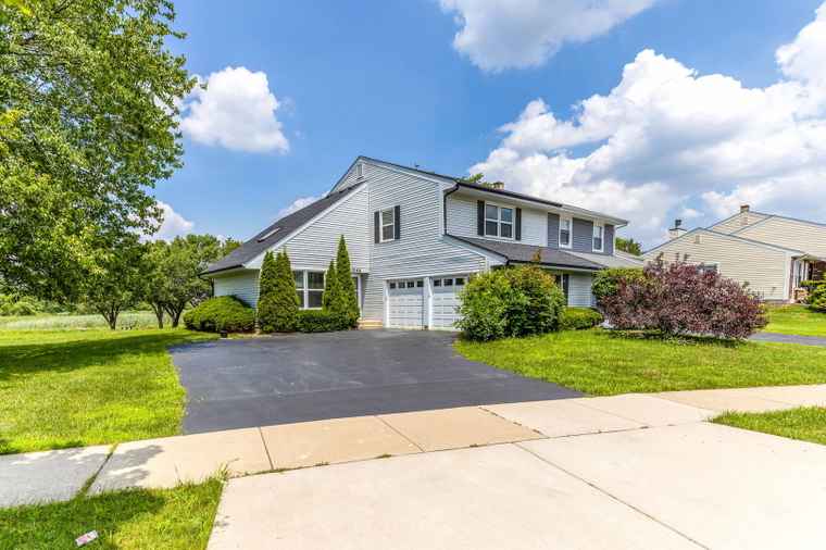 Photo of 1546 Brandywyn Ln Buffalo Grove, IL 60089