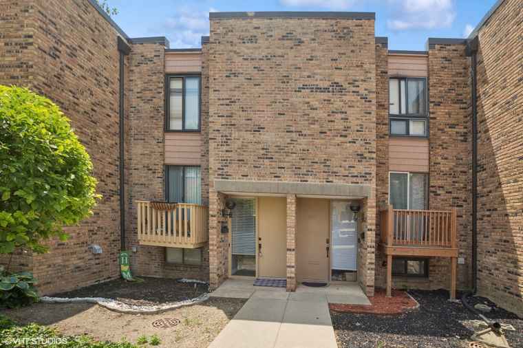 Photo of 1537 Sycamore Pl Schaumburg, IL 60173