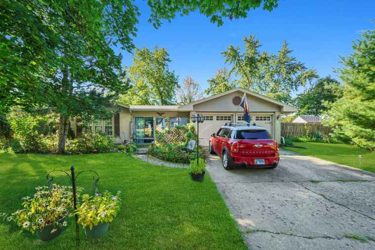 Photo of 461 Cumberland Ln Bolingbrook, IL 60440