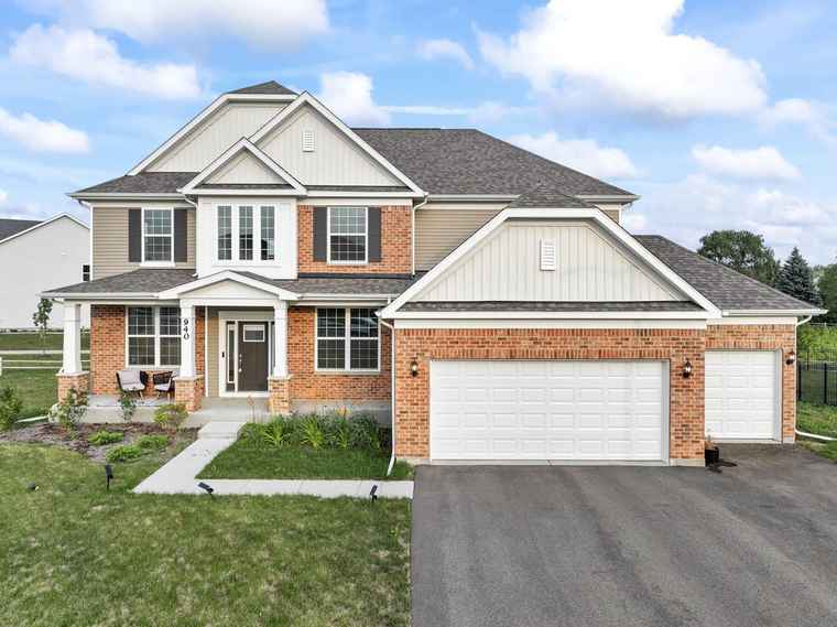 Photo of 940 Treeline Dr Algonquin, IL 60102