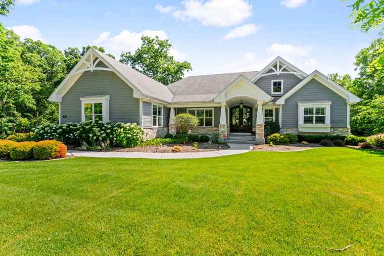 Photo of 23 Retreat Ct South Elgin, IL 60124
