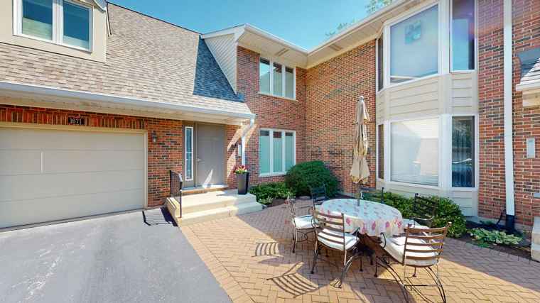 Photo of 1671 N Belmont Ct Arlington Heights, IL 60004