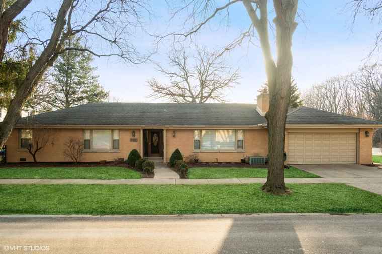 Photo of 1131 S Hamlin Ave Park Ridge, IL 60068