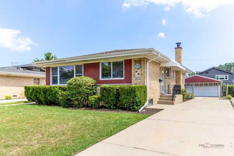 Photo of 8907 Oak Park Ave Morton Grove, IL 60053