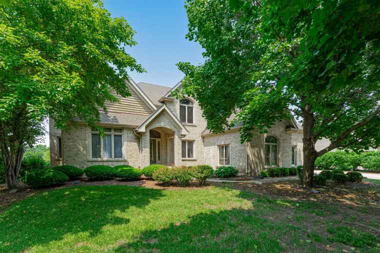 Photo of 552 Waters Edge Dr South Elgin, IL 60177