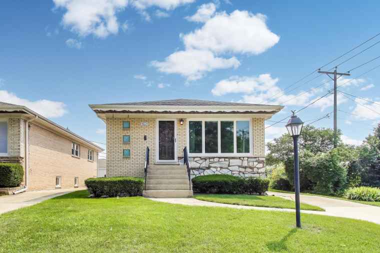 Photo of 7615 N Oriole Ave Niles, IL 60714
