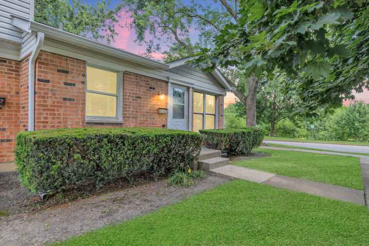 Photo of 4018 Oxford Ct Streamwood, IL 60107