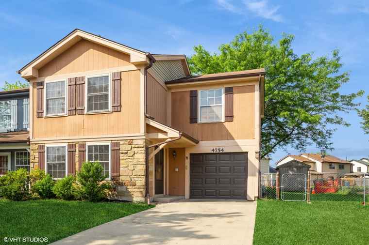 Photo of 4754 Whitney Dr Hanover Park, IL 60133