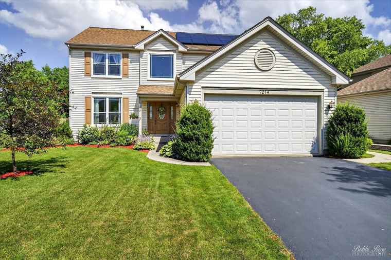 Photo of 7014 Westwood Dr Carpentersville, IL 60110