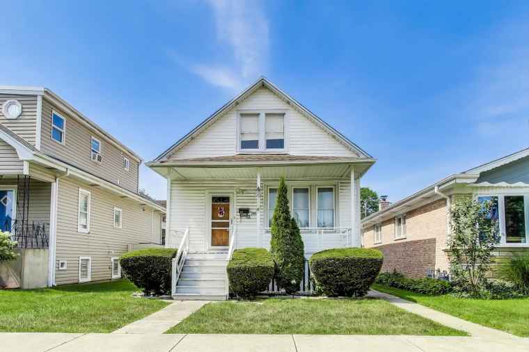 Photo of 5852 N Navarre Ave Chicago, IL 60631