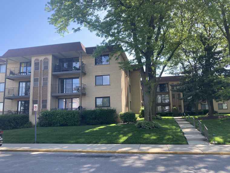 Photo of 7650 W Lawrence Ave #108 Norridge, IL 60706