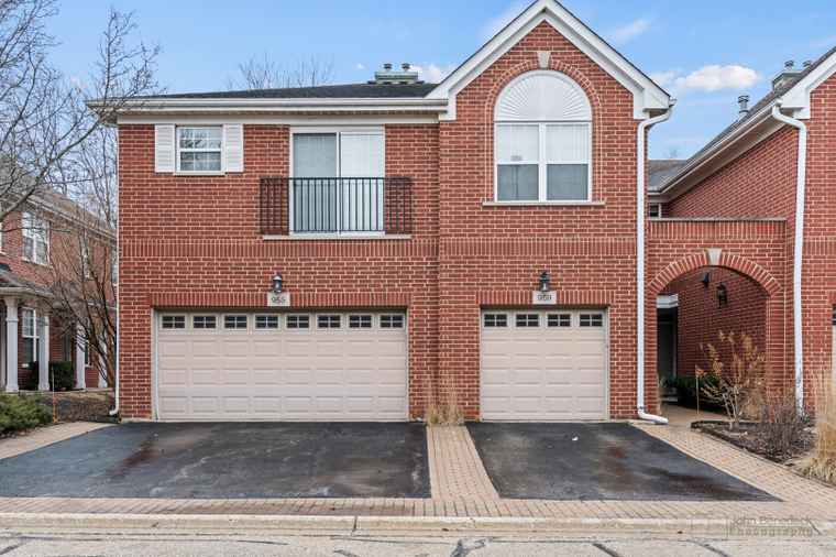 Photo of 955 Kensington Dr Northbrook, IL 60062