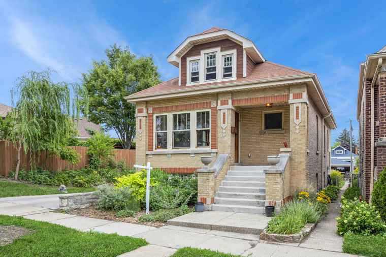 Photo of 2523 Home Ave Berwyn, IL 60402