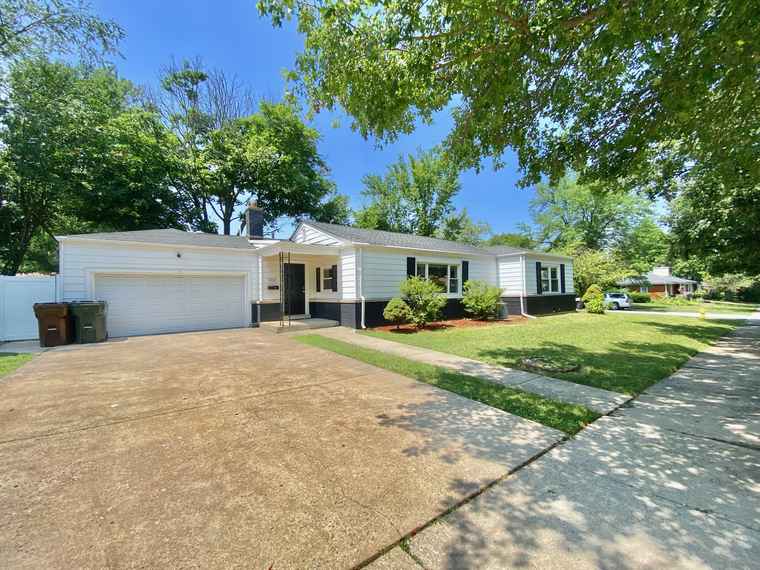 Photo of 830 Latimer Ln Flossmoor, IL 60422